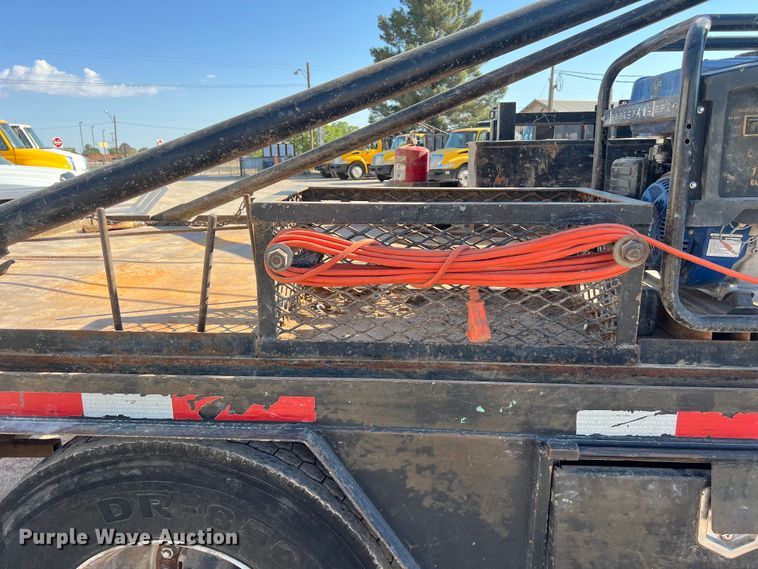 image for item DO2438 2007 International  4300 winch truck