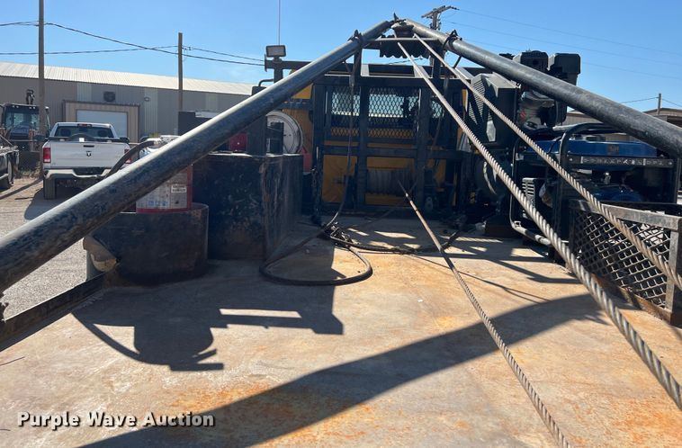 image for item DO2438 2007 International  4300 winch truck