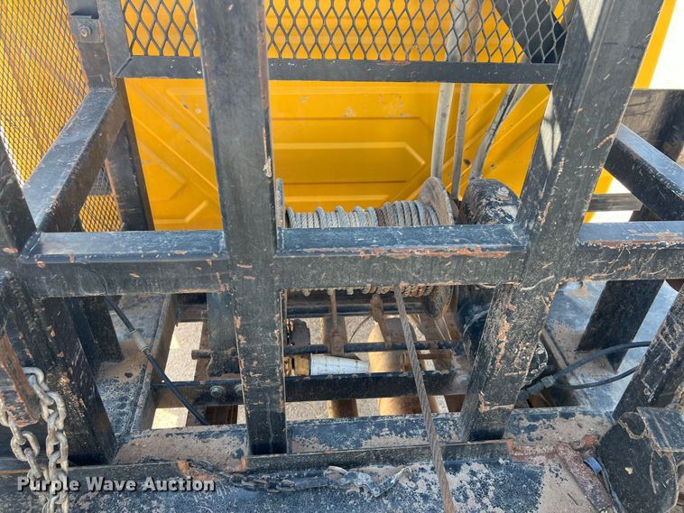 image for item DO2438 2007 International  4300 winch truck