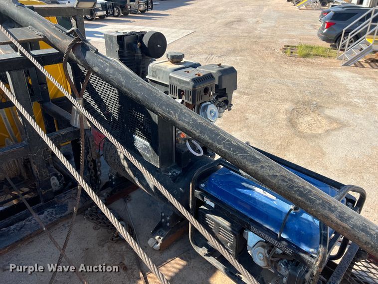 image for item DO2438 2007 International  4300 winch truck