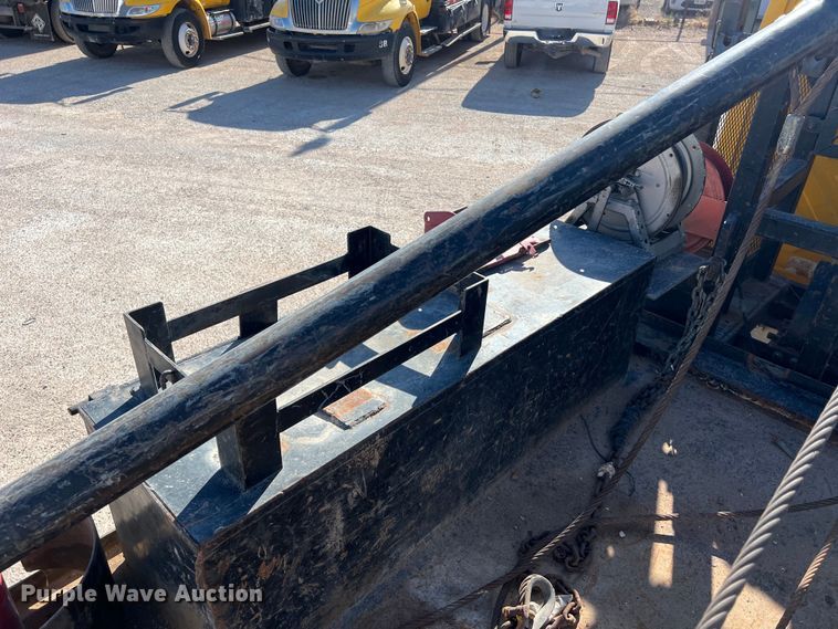 image for item DO2438 2007 International  4300 winch truck