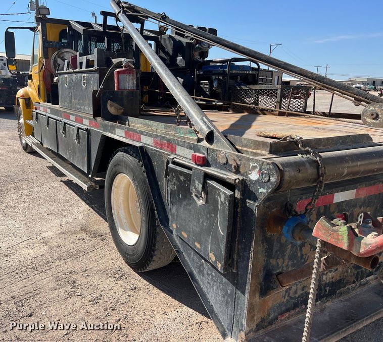 image for item DO2438 2007 International  4300 winch truck