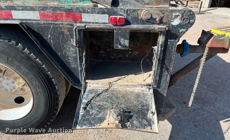 image for item DO2438 2007 International  4300 winch truck