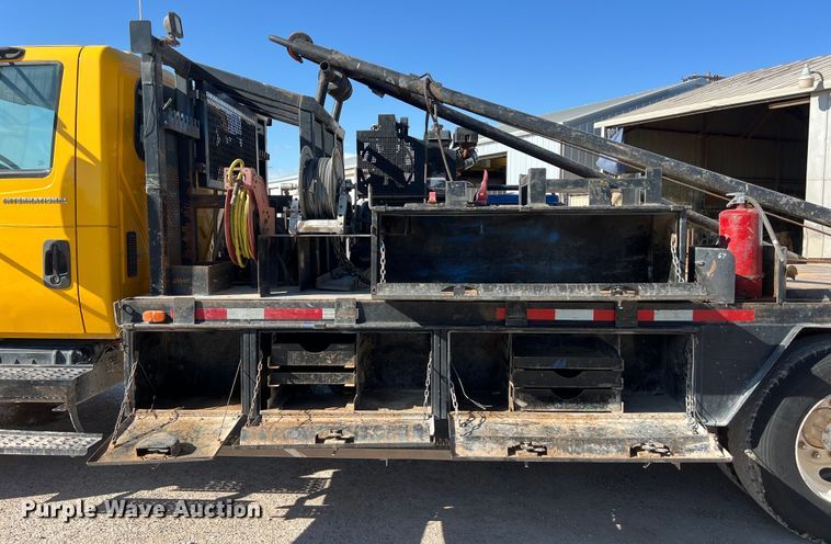 image for item DO2438 2007 International  4300 winch truck