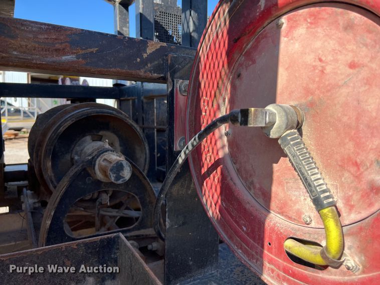 image for item DO2438 2007 International  4300 winch truck