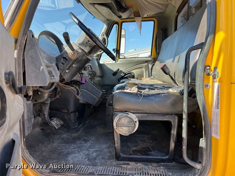 image for item DO2438 2007 International  4300 winch truck