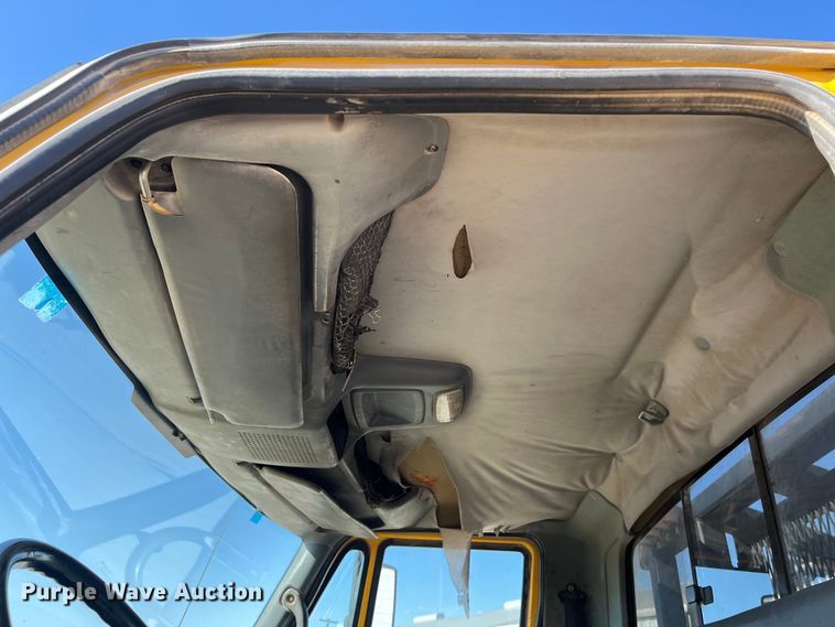 image for item DO2438 2007 International  4300 winch truck