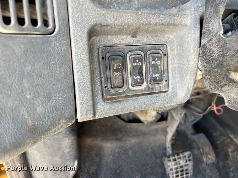 image for item DO2438 2007 International  4300 winch truck