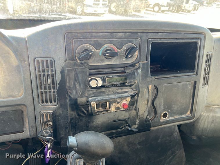 image for item DO2438 2007 International  4300 winch truck