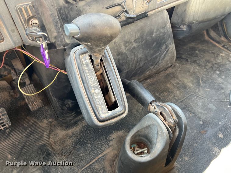 image for item DO2438 2007 International  4300 winch truck