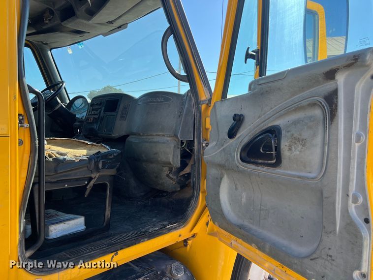 image for item DO2438 2007 International  4300 winch truck