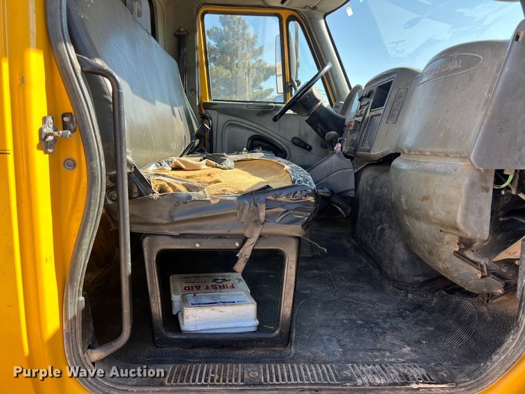 image for item DO2438 2007 International  4300 winch truck