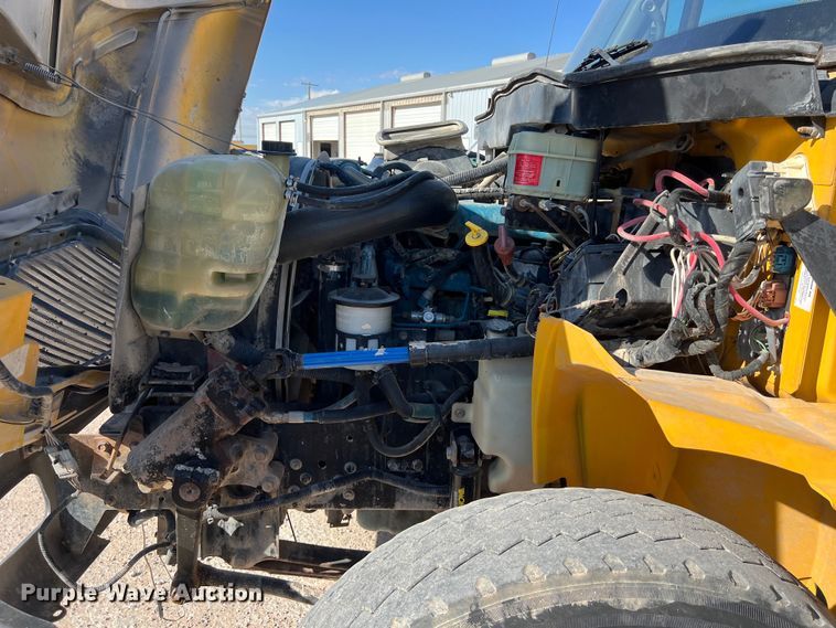 image for item DO2438 2007 International  4300 winch truck