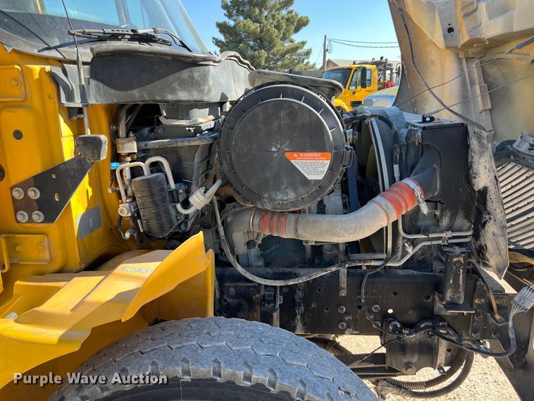 image for item DO2438 2007 International  4300 winch truck