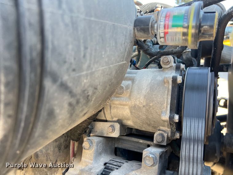 image for item DO2438 2007 International  4300 winch truck