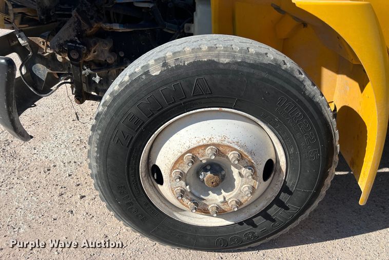 image for item DO2438 2007 International  4300 winch truck