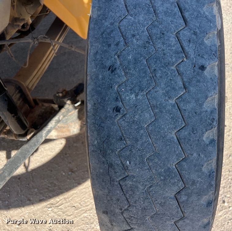 image for item DO2438 2007 International  4300 winch truck