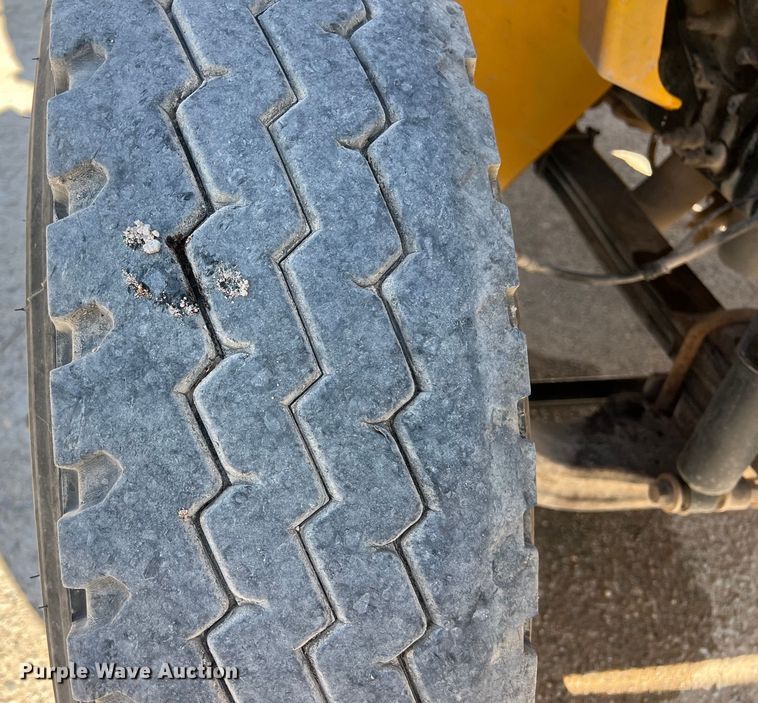 image for item DO2438 2007 International  4300 winch truck