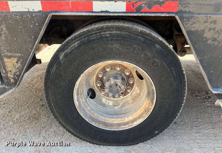 image for item DO2438 2007 International  4300 winch truck