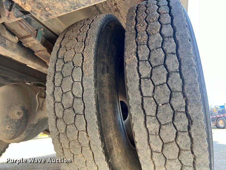 image for item DO2438 2007 International  4300 winch truck