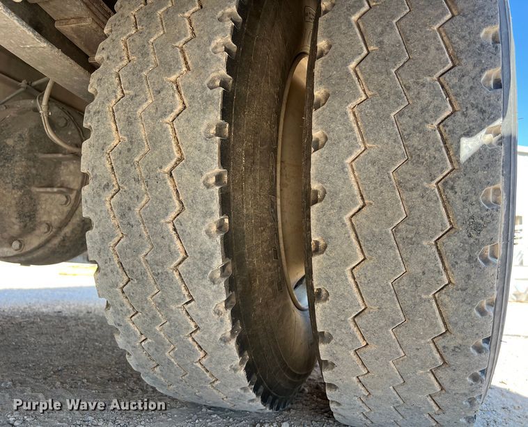 image for item DO2438 2007 International  4300 winch truck