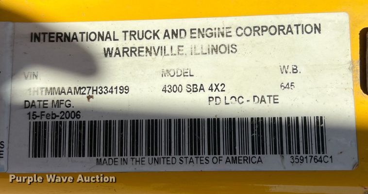 image for item DO2438 2007 International  4300 winch truck