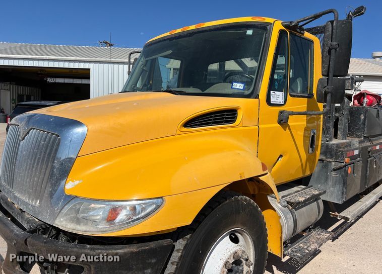 image for item DO2439 2013 International DuraStar 4300 utility / service truck