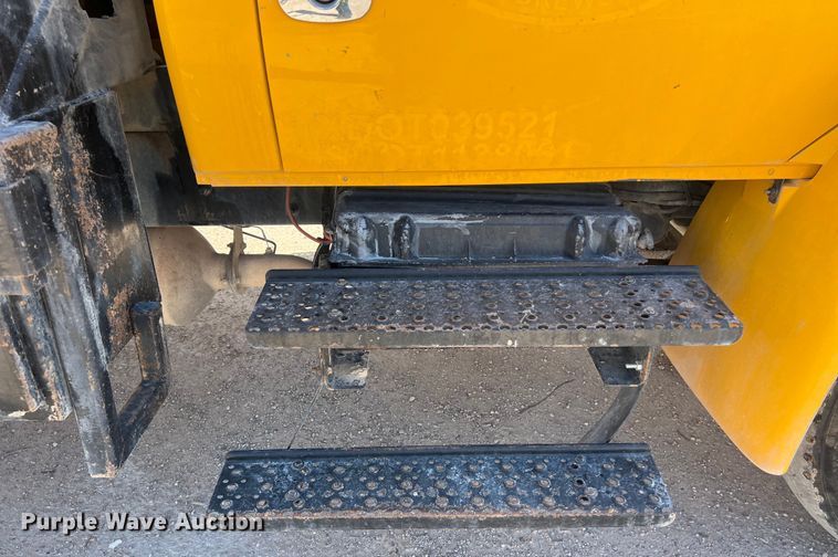 image for item DO2439 2013 International DuraStar 4300 utility / service truck