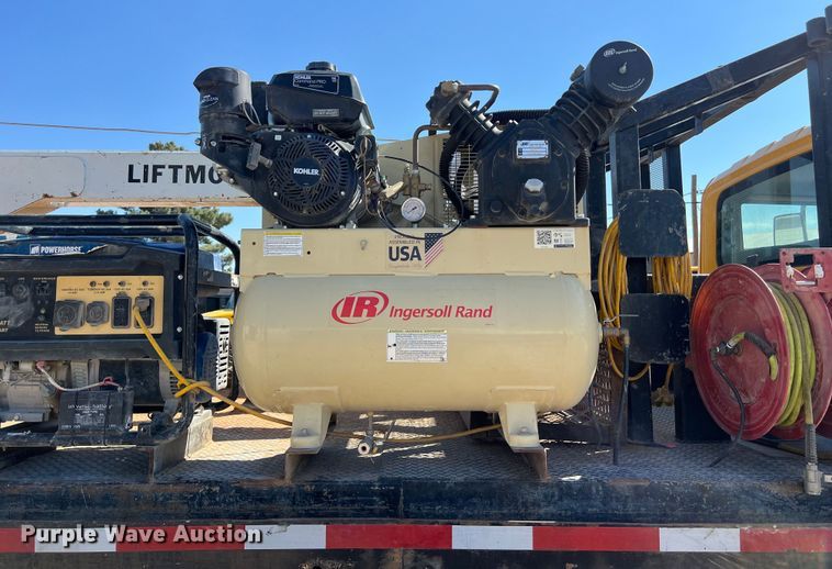 image for item DO2439 2013 International DuraStar 4300 utility / service truck