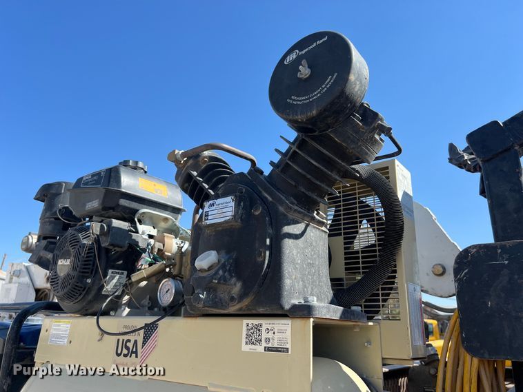 image for item DO2439 2013 International DuraStar 4300 utility / service truck