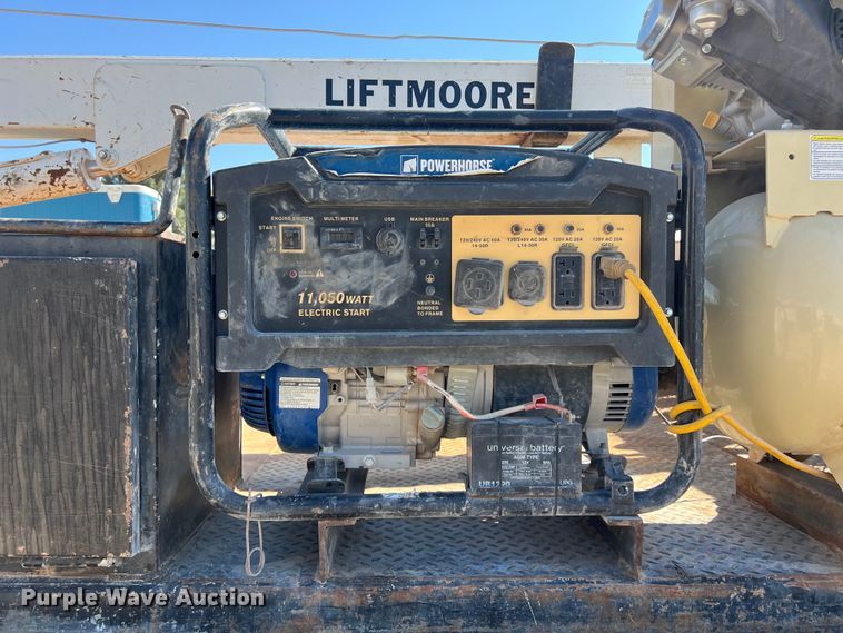 image for item DO2439 2013 International DuraStar 4300 utility / service truck