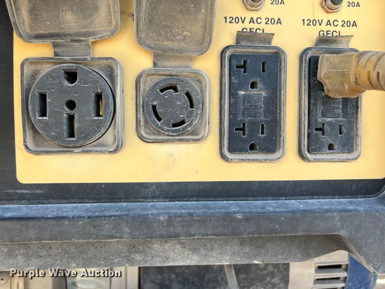 image for item DO2439 2013 International DuraStar 4300 utility / service truck