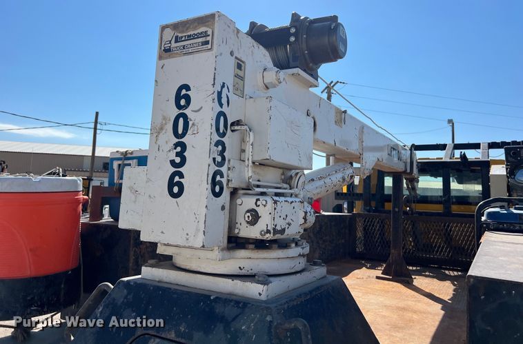 image for item DO2439 2013 International DuraStar 4300 utility / service truck