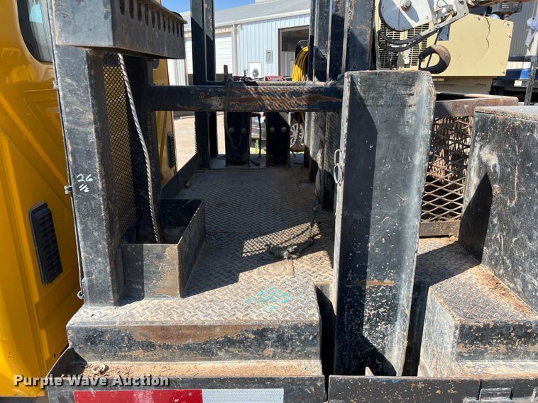 image for item DO2439 2013 International DuraStar 4300 utility / service truck