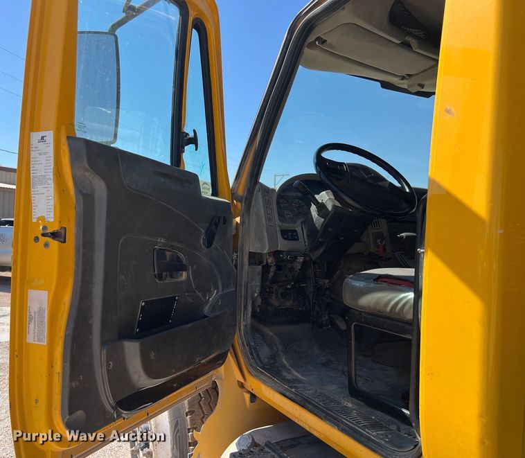 image for item DO2439 2013 International DuraStar 4300 utility / service truck