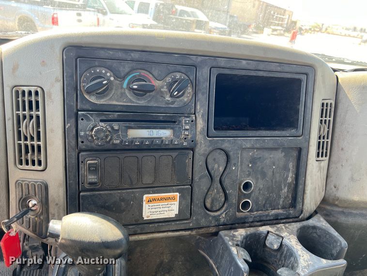 image for item DO2439 2013 International DuraStar 4300 utility / service truck