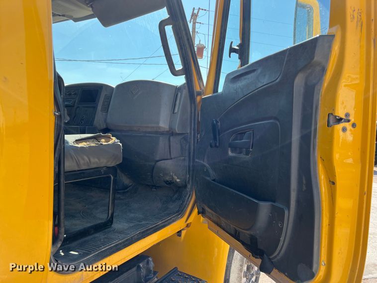 image for item DO2439 2013 International DuraStar 4300 utility / service truck