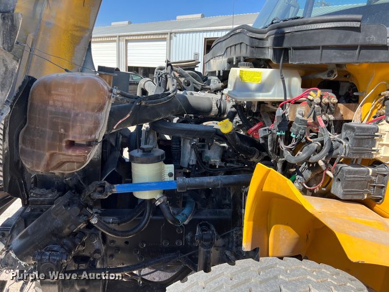 image for item DO2439 2013 International DuraStar 4300 utility / service truck