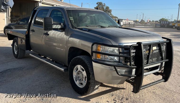 image for item DO2442 2014 Chevrolet  Silverado 2500HD Crew Cab pickup truck