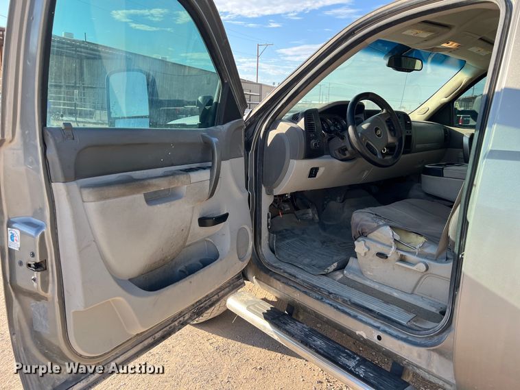 image for item DO2442 2014 Chevrolet  Silverado 2500HD Crew Cab pickup truck