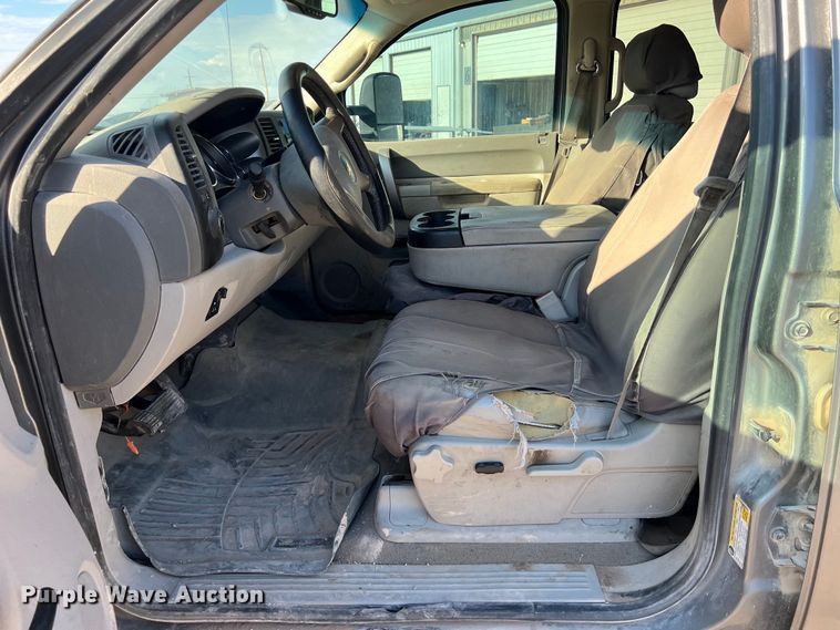 image for item DO2442 2014 Chevrolet  Silverado 2500HD Crew Cab pickup truck