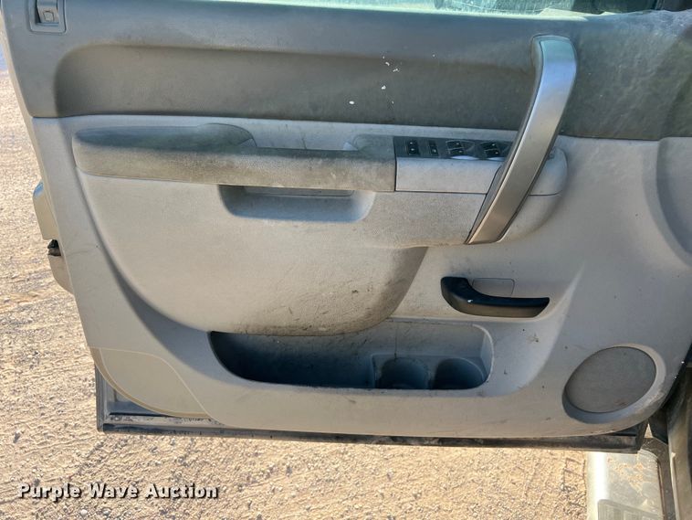 image for item DO2442 2014 Chevrolet  Silverado 2500HD Crew Cab pickup truck