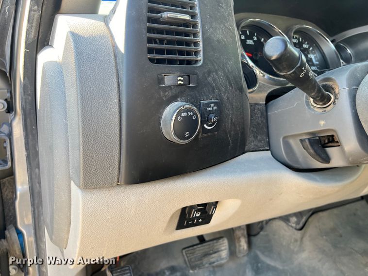 image for item DO2442 2014 Chevrolet  Silverado 2500HD Crew Cab pickup truck