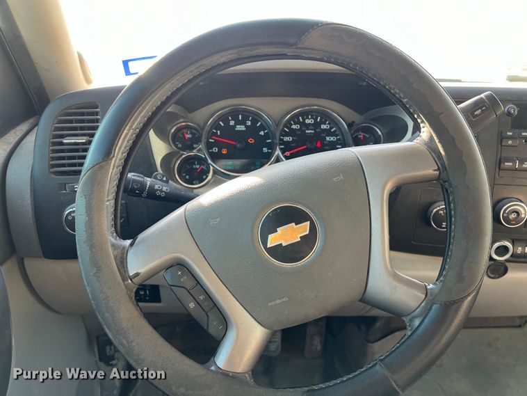 image for item DO2442 2014 Chevrolet  Silverado 2500HD Crew Cab pickup truck