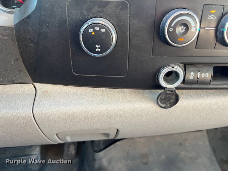 image for item DO2442 2014 Chevrolet  Silverado 2500HD Crew Cab pickup truck