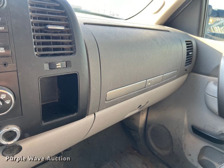 image for item DO2442 2014 Chevrolet  Silverado 2500HD Crew Cab pickup truck