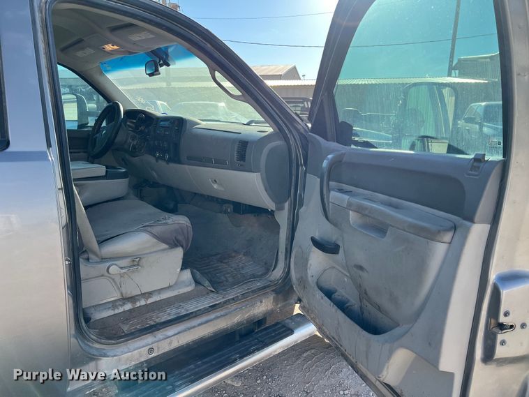 image for item DO2442 2014 Chevrolet  Silverado 2500HD Crew Cab pickup truck