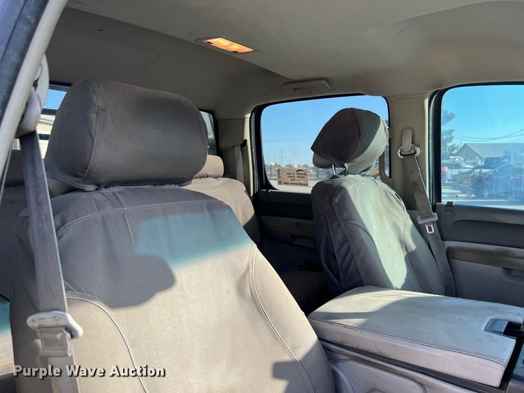 image for item DO2442 2014 Chevrolet  Silverado 2500HD Crew Cab pickup truck