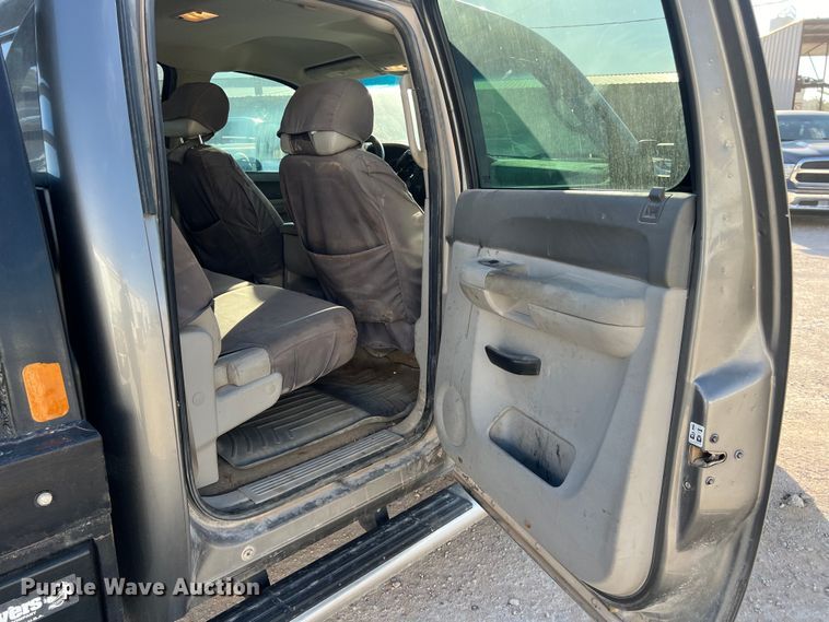 image for item DO2442 2014 Chevrolet  Silverado 2500HD Crew Cab pickup truck