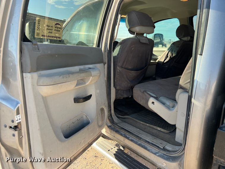 image for item DO2442 2014 Chevrolet  Silverado 2500HD Crew Cab pickup truck